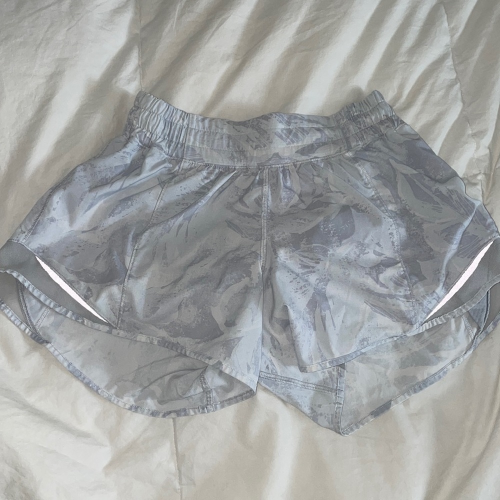 LuluLemon hotty hot shorts. Grey/white patterned detail. Size 4